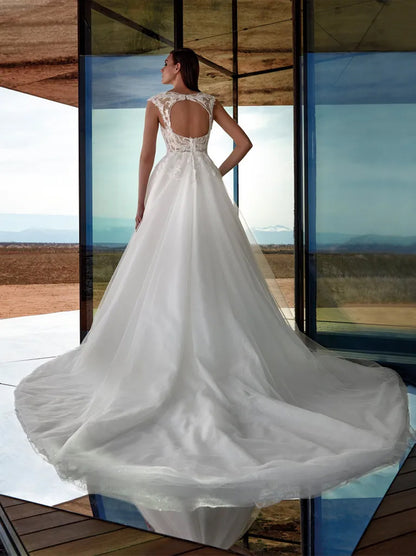 Fantastic & Elegant A-Line Boho Wedding Dresses Spaghetti Sleeveless Satin Sweep Train Bridal Gowns Custom Made