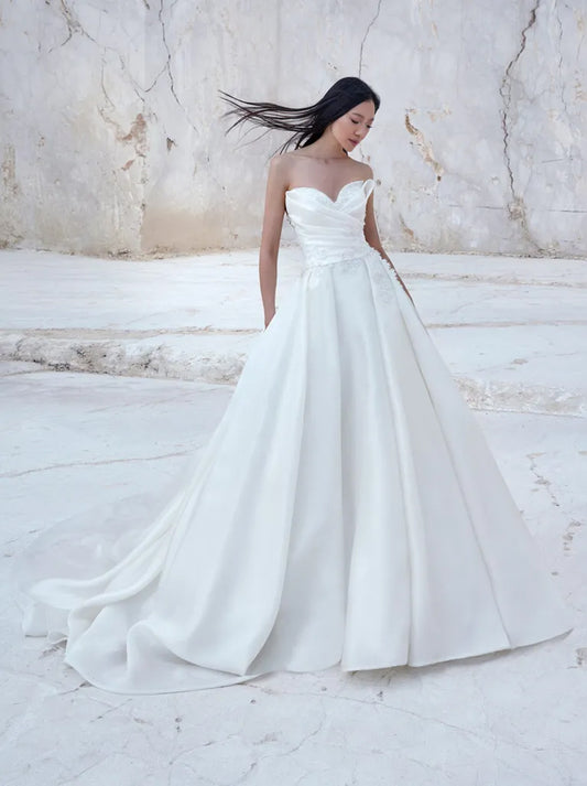 Simple & Modern Ball Gown Boho Wedding Dresses Sweetheart Appliqued Sweep Train Satin Bridal Gowns Custom