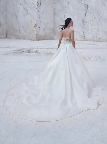 Simple & Modern Ball Gown Boho Wedding Dresses Sweetheart Appliqued Sweep Train Satin Bridal Gowns Custom