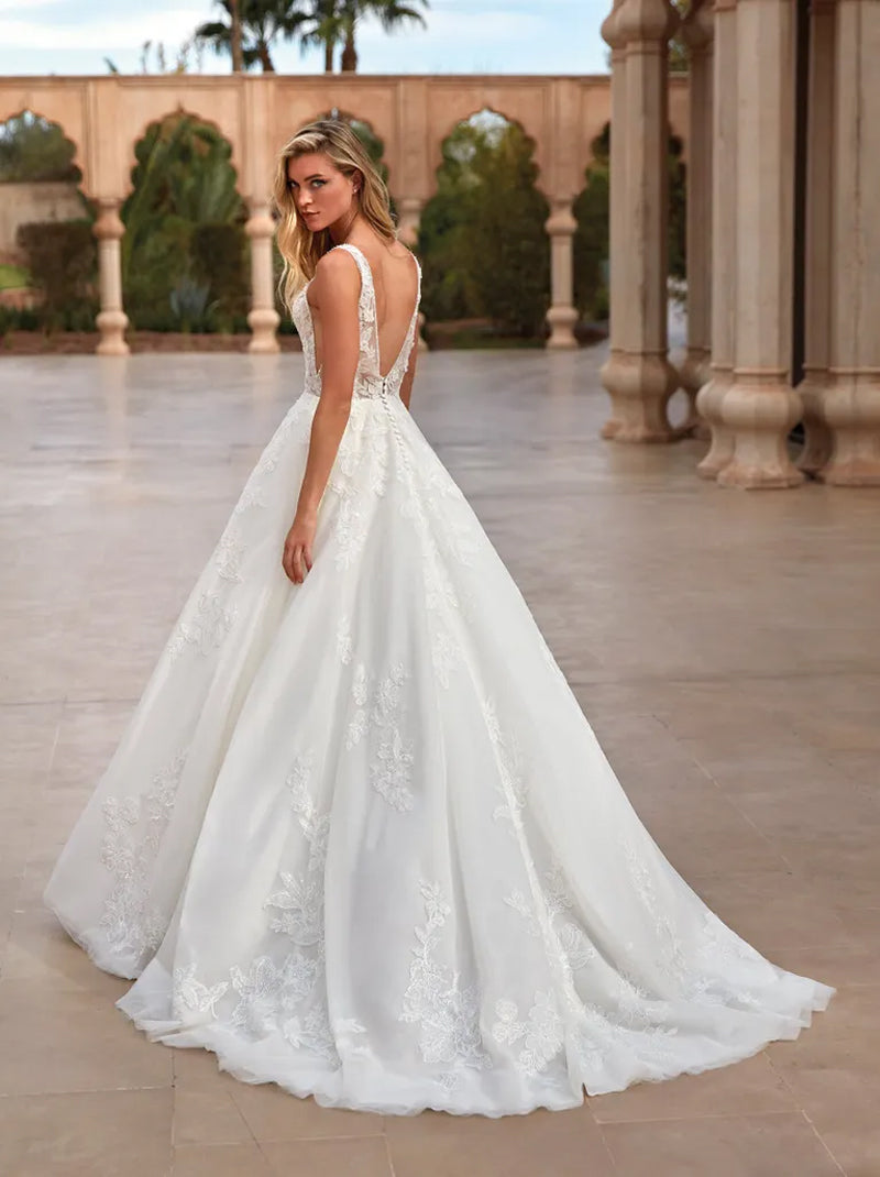 Simple & Elegant Ball Gown Boho Wedding Dresses V-Neck Applqued Tulle Court Train Bridal Gowns Custom Made