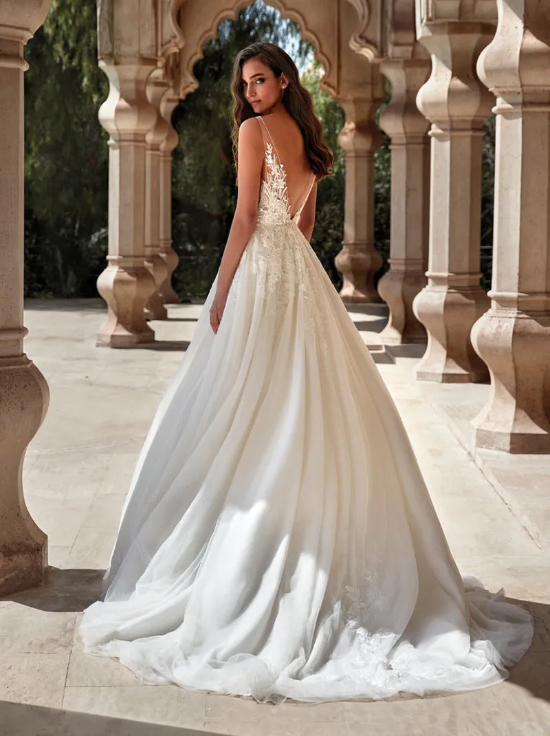 Simple & Elegant Ball Gown Boho Wedding Dresses V-Neck Applqued Tulle Court Train Bridal Gowns Custom Made
