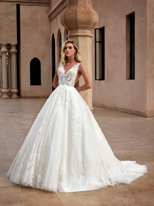 Simple & Elegant Ball Gown Boho Wedding Dresses V-Neck Applqued Tulle Court Train Bridal Gowns Custom Made