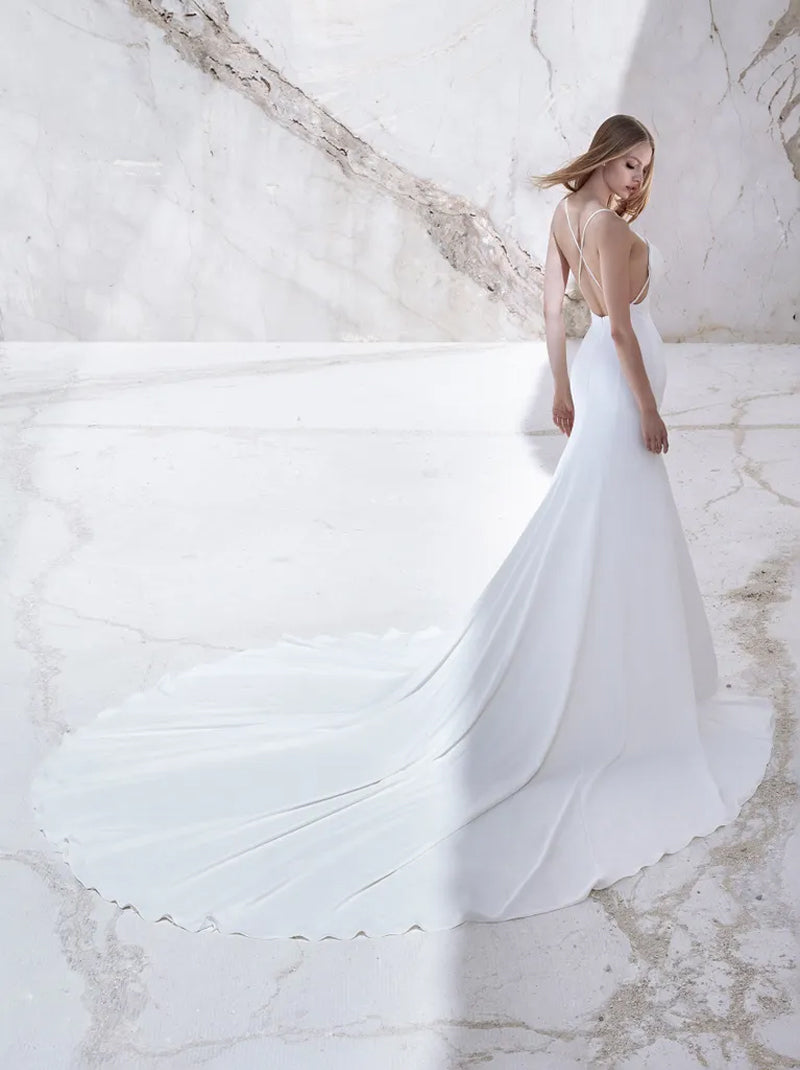 Simple & Elegant Mermaid Wedding Dresses Spaghetti Pleated Satin Sweep Train Bridal Gowns With Slit