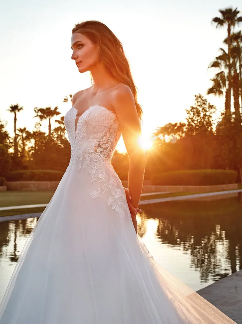 Simple & Elegant A-Line Wedding Dresses Sweetheart Appliqued Satin Sweep Tulle Bridal Gowns Custom Made