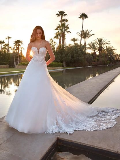 Simple & Elegant A-Line Wedding Dresses Sweetheart Appliqued Satin Sweep Tulle Bridal Gowns Custom Made