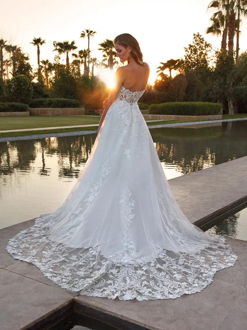 Simple & Elegant A-Line Wedding Dresses Sweetheart Appliqued Satin Sweep Tulle Bridal Gowns Custom Made