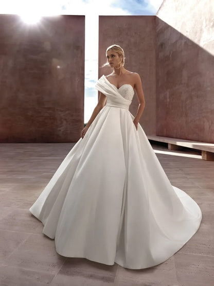 Luxurious & Elegant Ball Gown Boho Wedding Dresses Sweetheart Beads Sleeveless Satin Sweep Train Bridal Gowns Custom Made