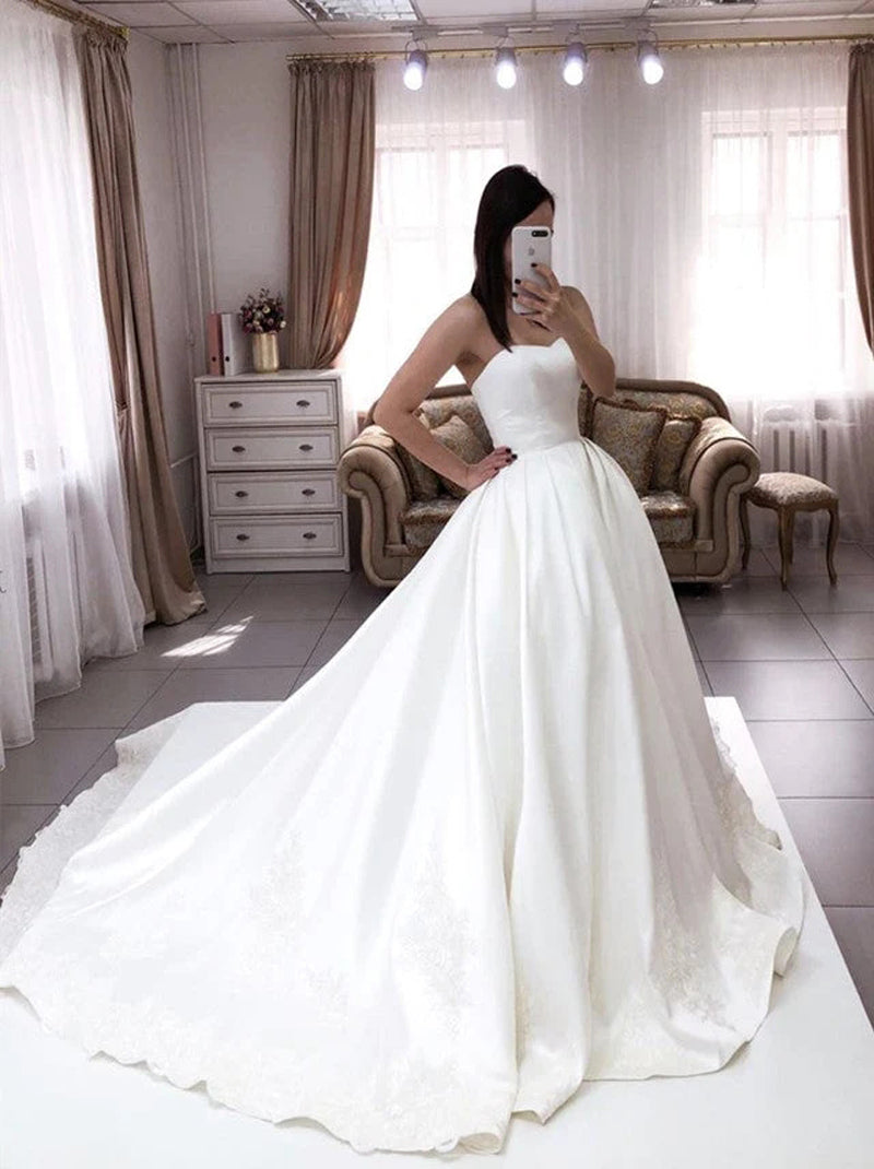 Elegant Ball Gown Wedding Dresses Sweetheart Pleated Sleeveless Sweep Train Satin Bridal Gowns Custom Made