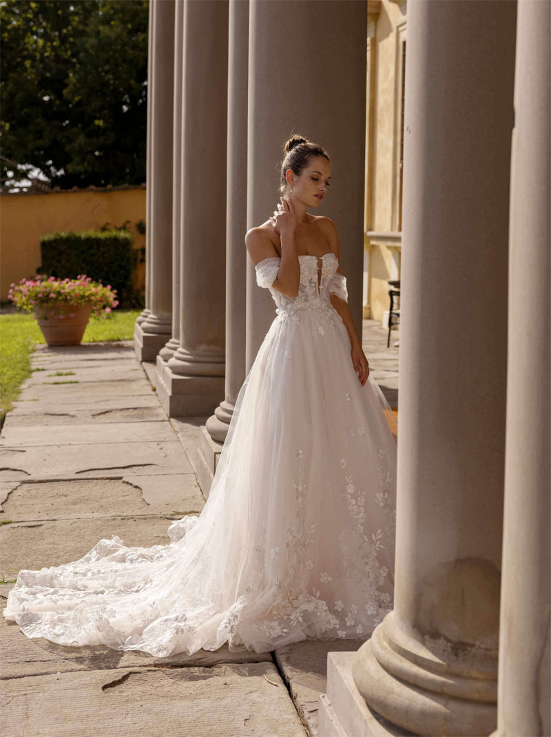 Gorgeous & Elegant A-Line Beach Wedding Dresses Sweetheart Appliqued Beads Tulle Sweep Train Bridal Gowns Custom