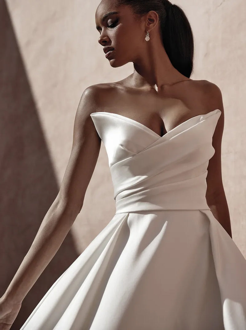 Simple & Elegant Ball Gown Boho Wedding Dresses Sweetheart Pleated Sleeveless Satin Sweep Train Bridal Gowns Custom Made