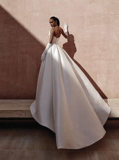 Simple & Elegant Ball Gown Boho Wedding Dresses Sweetheart Pleated Sleeveless Satin Sweep Train Bridal Gowns Custom Made