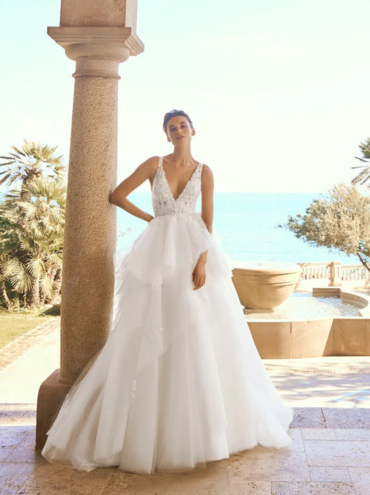 Gorgeous & Elegant A-Line Boho Wedding Dresses V-Neck Appliqued Ruffles Tulle Sweep Train Bridal Gowns Custom