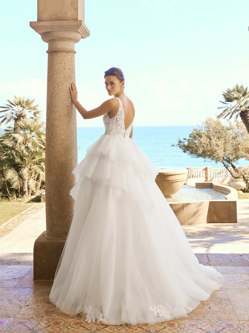 Gorgeous & Elegant A-Line Boho Wedding Dresses V-Neck Appliqued Ruffles Tulle Sweep Train Bridal Gowns Custom