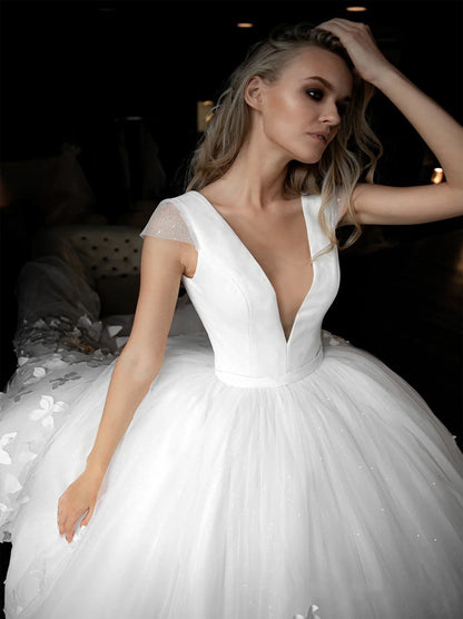 Charming Ball Gown Wedding Dresses V-Neck Cap Sleeves Sequins Butterfly Appliqued Covered Buttons Court Train Tulle Bridal Gowns Custom Made