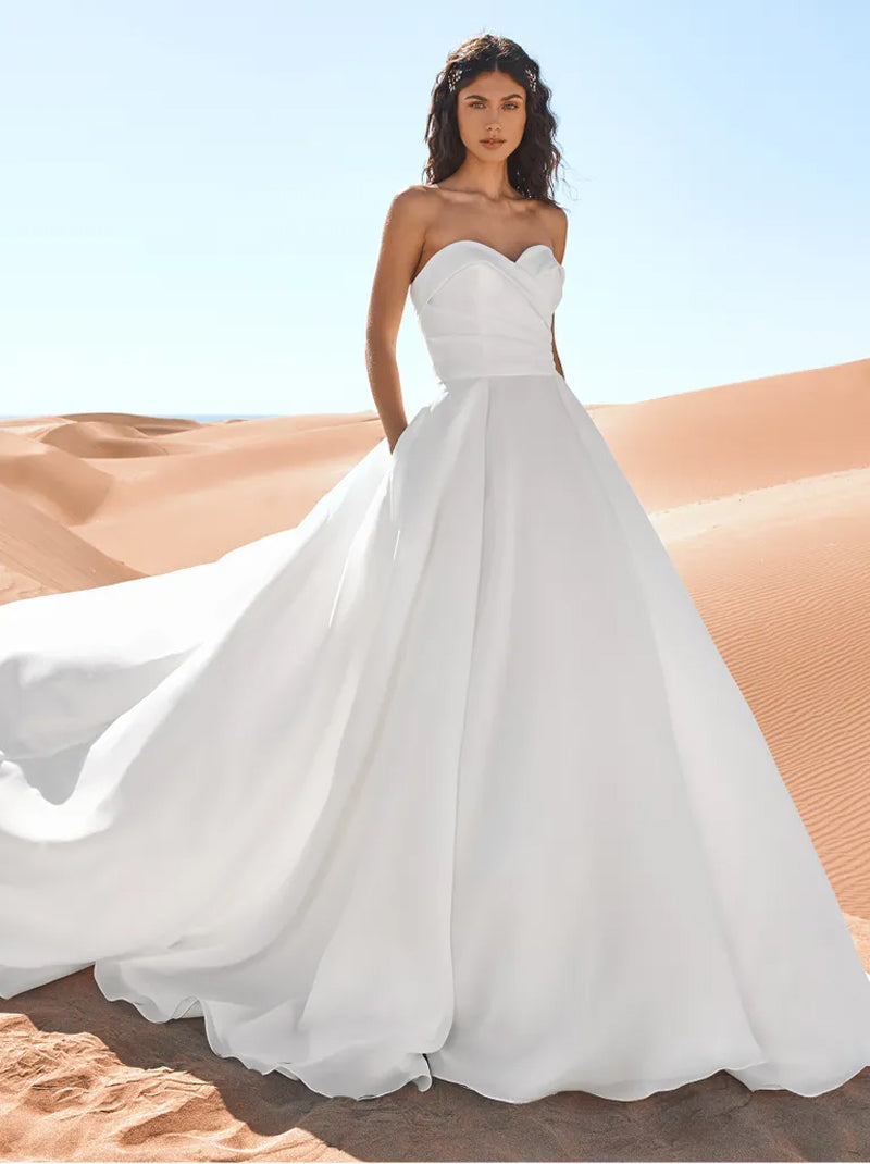 Simple & Elegant Ball Gown Boho Wedding Dresses Sweetheart Pleated Satin Court Train Bridal Gowns Custom Made