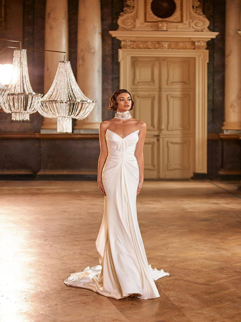 Simple & Elegant Mermaid Beach Wedding Dresses Strapless Sleeveless Pleated Satin Sweep Train Bridal Gowns Custom