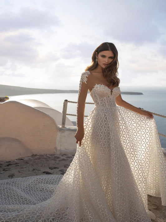 Modern & Charming A-Line Boho Wedding Dresses Sweetheart Appliqued Sequins Tulle Court Train Bridal Gowns