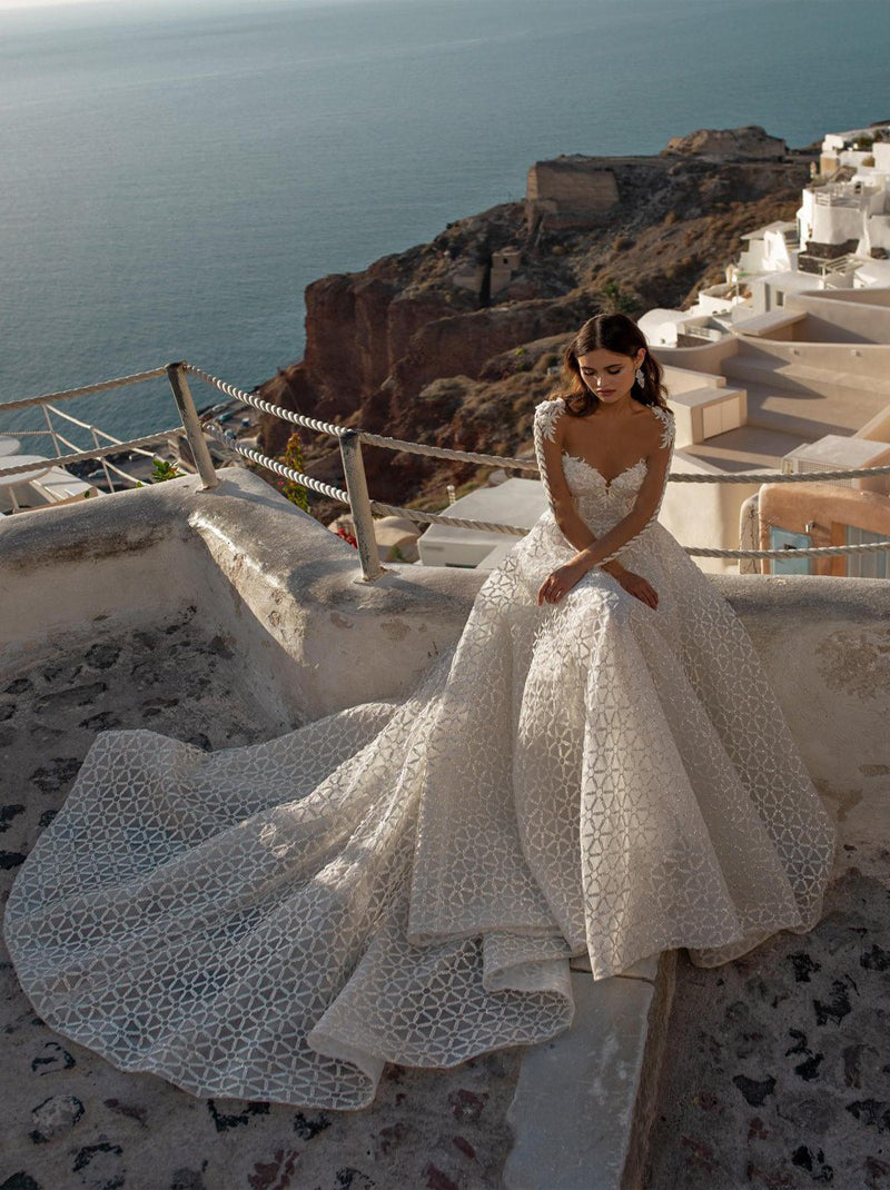Modern & Charming A-Line Boho Wedding Dresses Sweetheart Appliqued Sequins Tulle Court Train Bridal Gowns