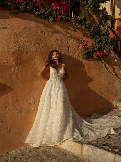 Sparkling & Charming A-Line Boho Wedding Dresses Spaghetti Sequins Tulle Court Train Bridal Gowns