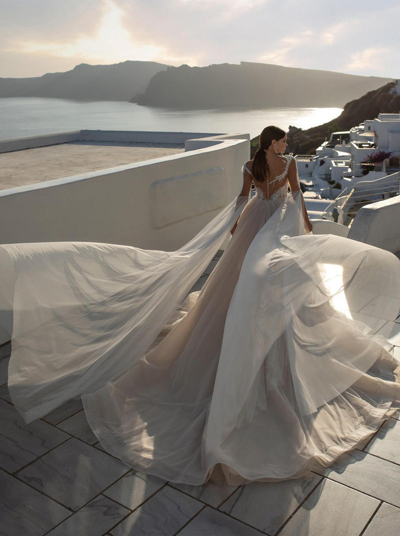 Modern & Charming A-Line Boho Wedding Dresses Sweetheart Appliqued Sequins Tulle Court Train Bridal Gowns