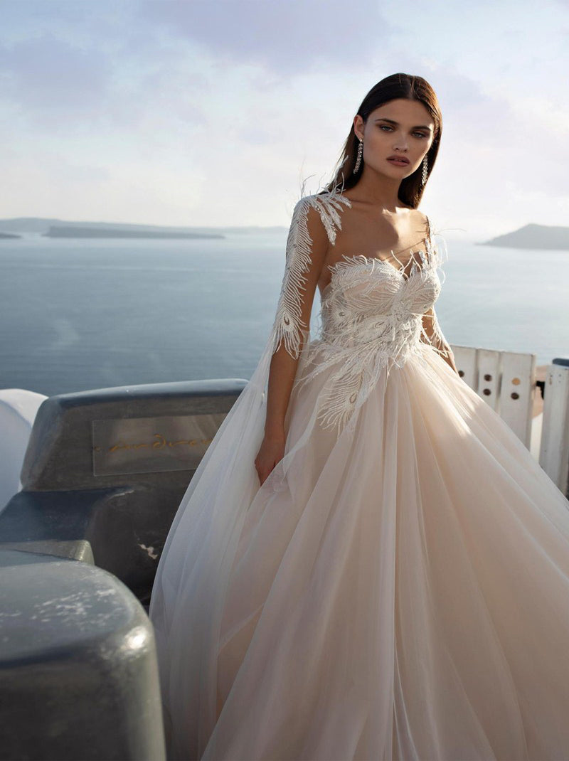 Modern & Charming A-Line Boho Wedding Dresses Sweetheart Appliqued Sequins Tulle Court Train Bridal Gowns