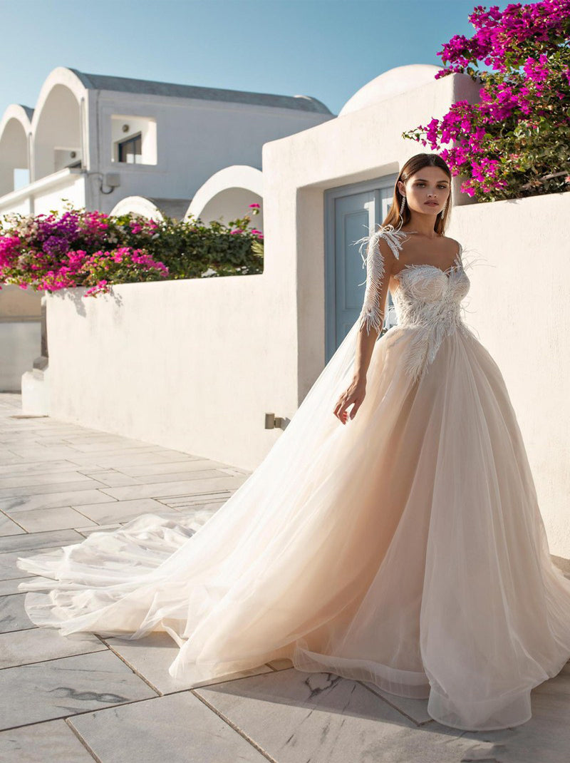 Modern & Charming A-Line Boho Wedding Dresses Sweetheart Appliqued Sequins Tulle Court Train Bridal Gowns