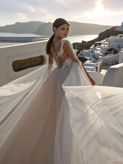 Modern & Charming A-Line Boho Wedding Dresses Sweetheart Appliqued Sequins Tulle Court Train Bridal Gowns