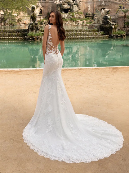 Elegant & Charming Mermaid Wedding Dresses V-Neck Appliqued Sleeveless Lace Sweep Train Bridal Gowns Custom