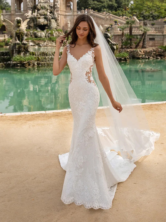 Elegant & Charming Mermaid Wedding Dresses V-Neck Appliqued Sleeveless Lace Sweep Train Bridal Gowns Custom