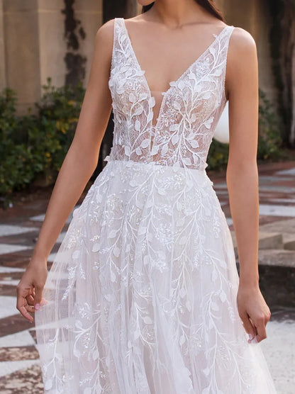 Charming A-Line Wedding Dresses V-Neck Appliqued Tulle Sweep Train Bridal Gowns Custom Custom