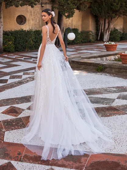 Charming A-Line Wedding Dresses V-Neck Appliqued Tulle Sweep Train Bridal Gowns Custom Custom