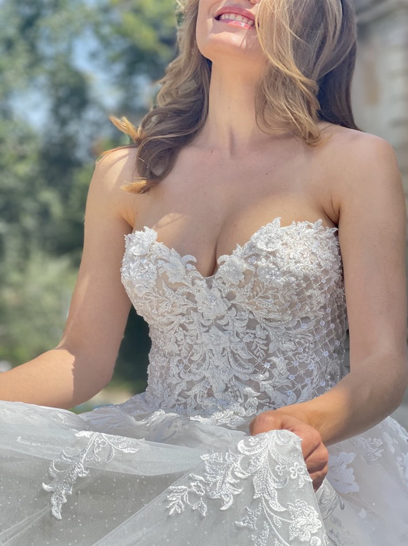 Unique & Elegant A-Line Boho Wedding Dresses Sweetheart Appliqued Beads Tulle Sweep Train Bridal Gowns