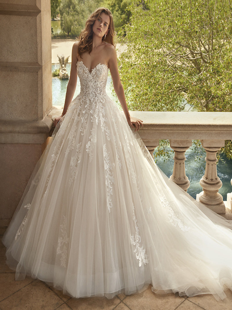 Unique & Elegant A-Line Boho Wedding Dresses Sweetheart Appliqued Beads Tulle Sweep Train Bridal Gowns