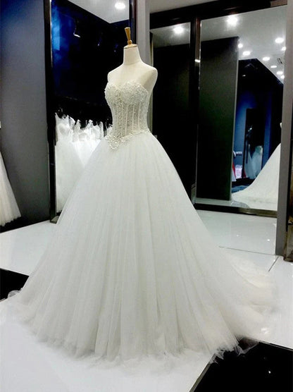 Modern Ball Gown Wedding Dresses Sweetheart Sleeveless Beads Pearls Lace Up Tulle Sweep Train Bridal Gowns Custom Made