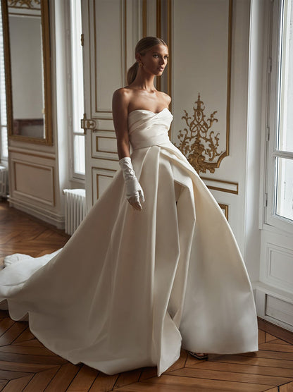 Simple & Elegant A-Line Wedding Dresses Strapless Pleated Flowers Satin Sweep Train Bridal Gowns With Slit