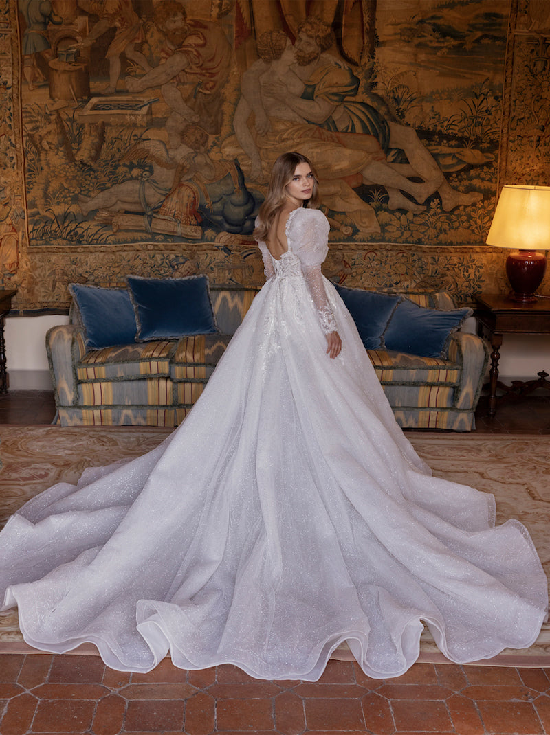 Luxurious & Elegant Ball Gown Boho Wedding Dresses Sweetheart Appliqued Beads Long Sleeves Tulle Court Train Bridal Gowns Custom Made