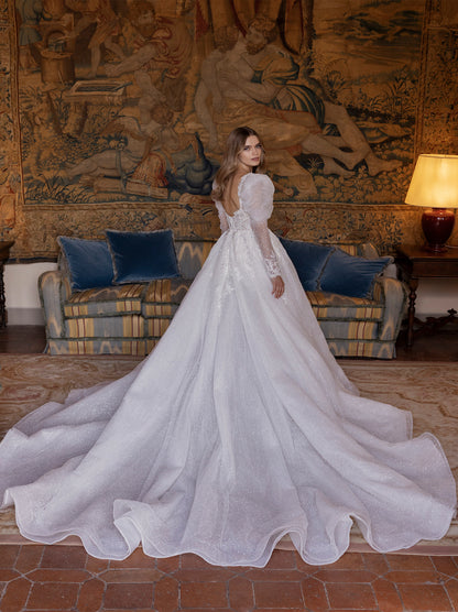 Luxurious & Elegant Ball Gown Boho Wedding Dresses Sweetheart Appliqued Beads Long Sleeves Tulle Court Train Bridal Gowns Custom Made