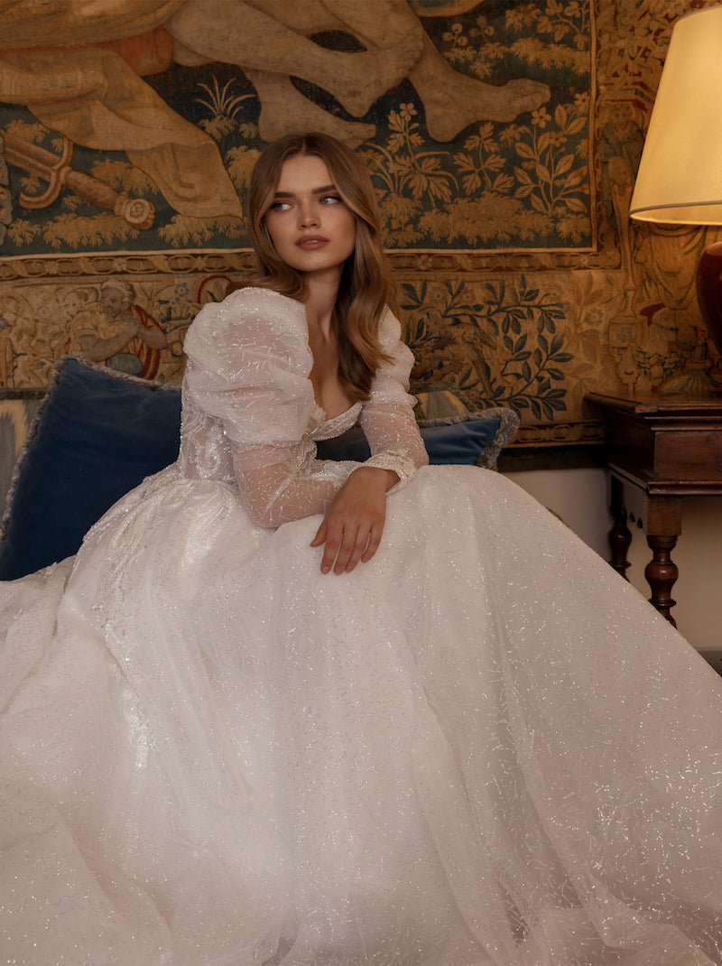 Luxurious & Elegant Ball Gown Boho Wedding Dresses Sweetheart Appliqued Beads Long Sleeves Tulle Court Train Bridal Gowns Custom Made
