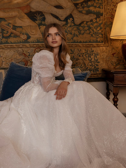 Luxurious & Elegant Ball Gown Boho Wedding Dresses Sweetheart Appliqued Beads Long Sleeves Tulle Court Train Bridal Gowns Custom Made