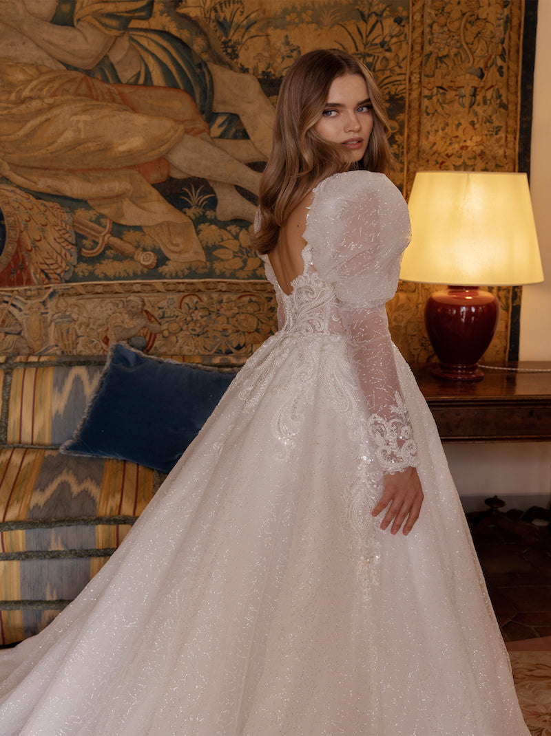 Luxurious & Elegant Ball Gown Boho Wedding Dresses Sweetheart Appliqued Beads Long Sleeves Tulle Court Train Bridal Gowns Custom Made