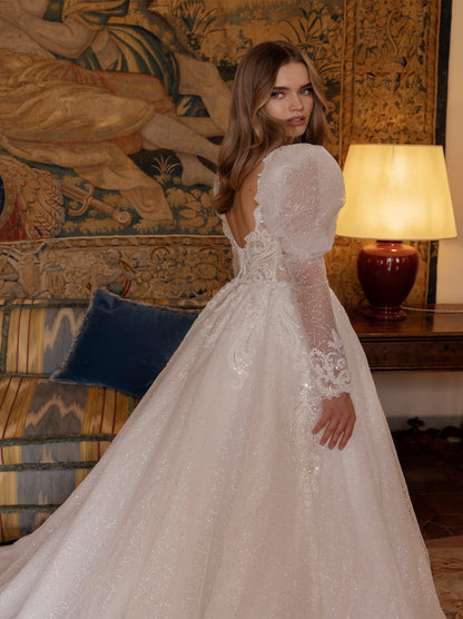 Luxurious & Elegant Ball Gown Boho Wedding Dresses Sweetheart Appliqued Beads Long Sleeves Tulle Court Train Bridal Gowns Custom Made