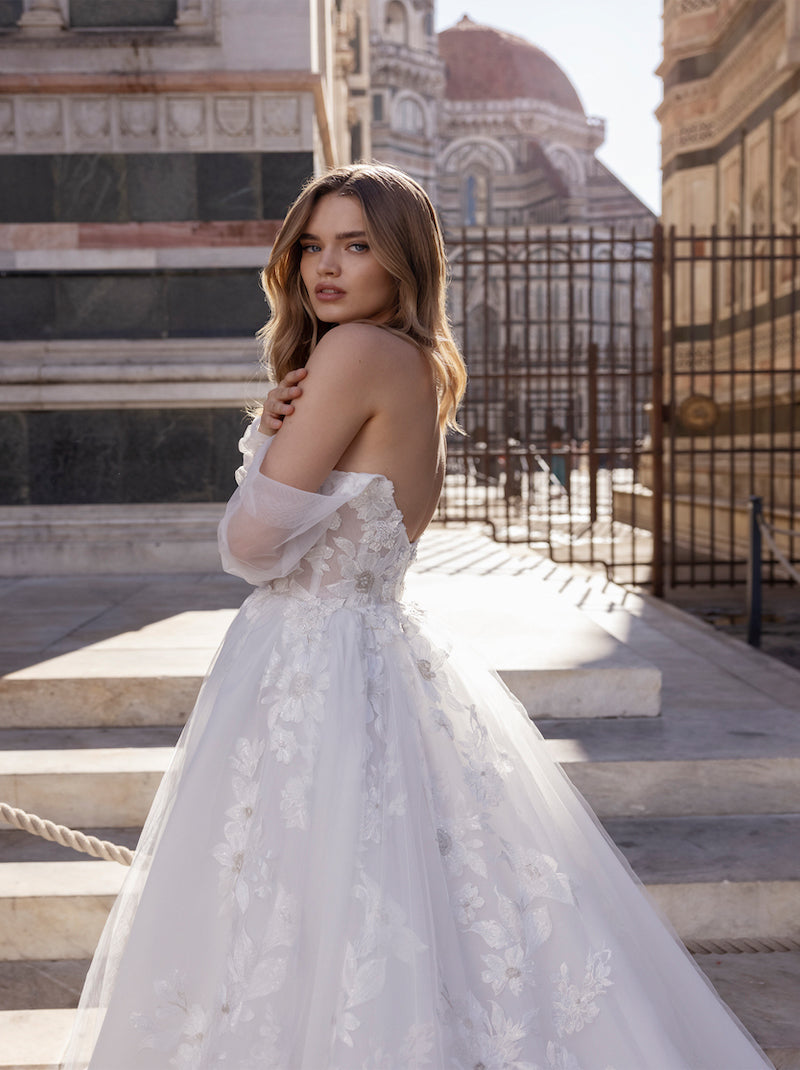 Unique & Elegant A-Line Boho Wedding Dresses Sweetheart Appliqued Beads Tulle Sweep Train Bridal Gowns