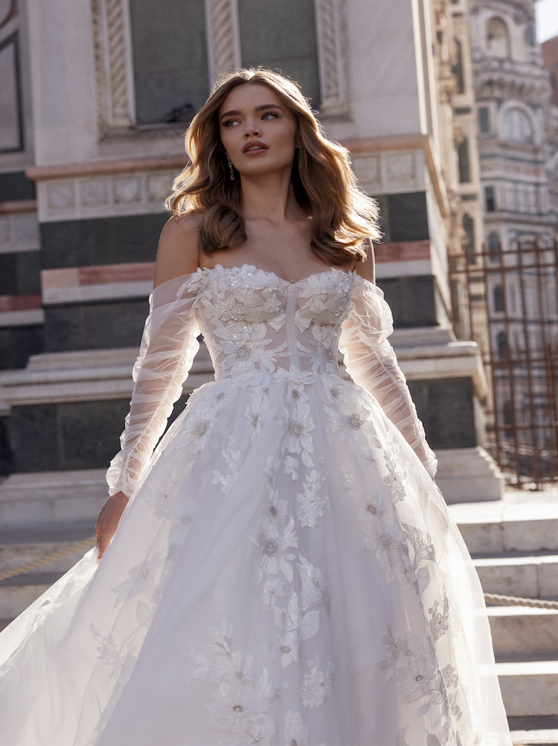 Unique & Elegant A-Line Boho Wedding Dresses Sweetheart Appliqued Beads Tulle Sweep Train Bridal Gowns