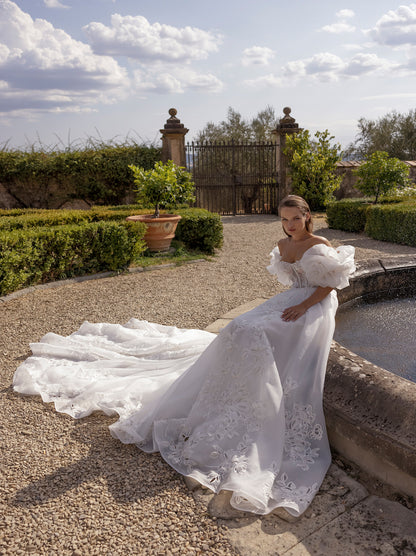 Gorgeous & Elegant A-Line Boho Wedding Dresses Sweetheart Appliqued Beads Tulle Sweep Train Bridal Gowns With Detachable Sleeves