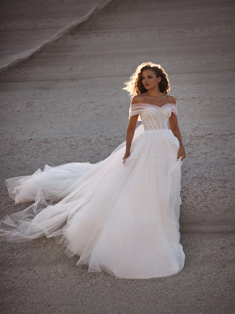 Elegant & Modern Ball Gown Boho Wedding Dresses Sweetheart Cap Sleeves Beads Court Train Tulle Bridal Gowns Custom