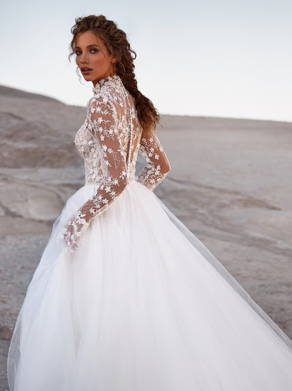 Elegant & Modern A-Line Boho Wedding Dresses High Neck Long Sleeves Beads Appliqued Sweep Train Tulle Bridal Gowns Custom