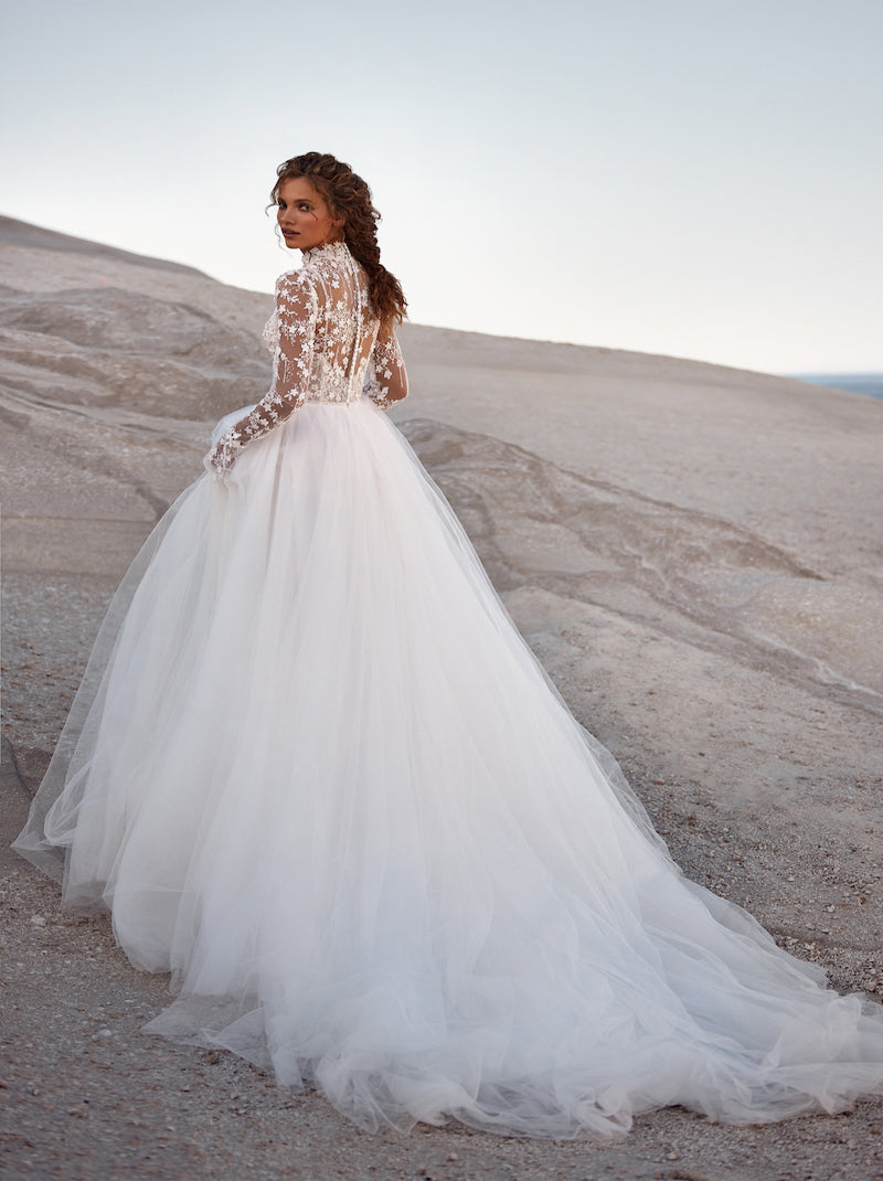 Elegant & Modern A-Line Boho Wedding Dresses High Neck Long Sleeves Beads Appliqued Sweep Train Tulle Bridal Gowns Custom