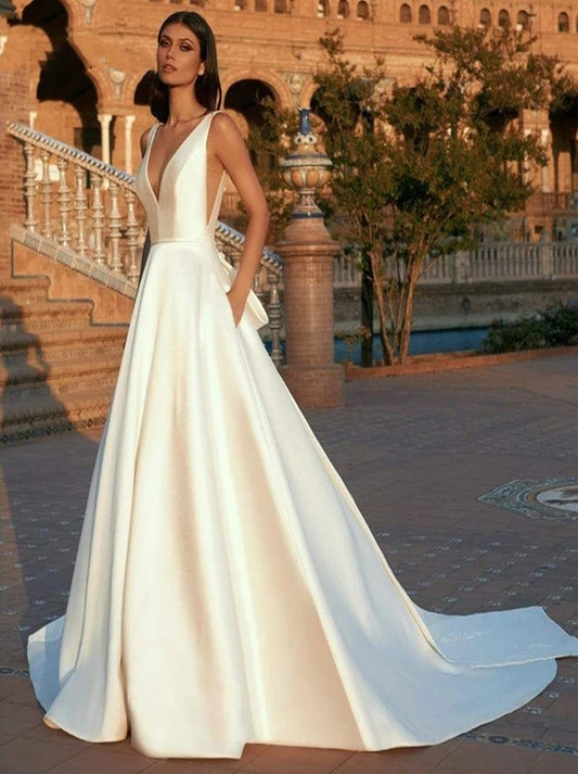 Elegant A-Line Wedding Dresses V-Neck Sleeveless Appliques Bowknot Backless Court Train Satin Bridal Gowns