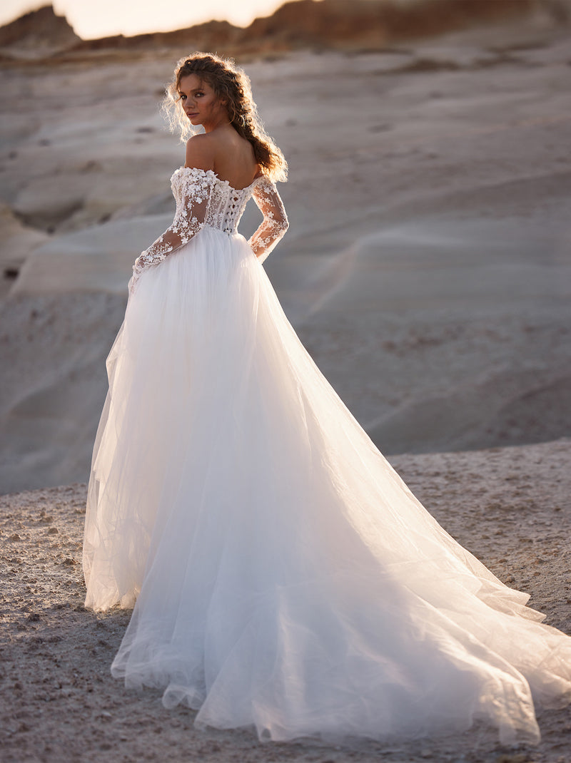 Elegant & Modern A-Line Boho Wedding Dresses Off The Shoulder Long Sleeves Beads Appliqued Sweep Train Tulle Bridal Gowns Custom