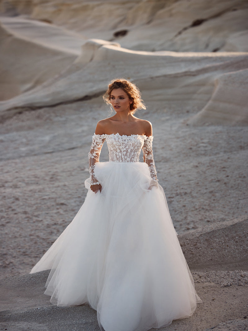 Elegant & Modern A-Line Boho Wedding Dresses Off The Shoulder Long Sleeves Beads Appliqued Sweep Train Tulle Bridal Gowns Custom